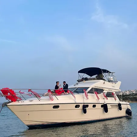 Botel Lares Yachting