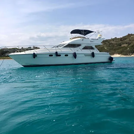 Lares Yachting Botel